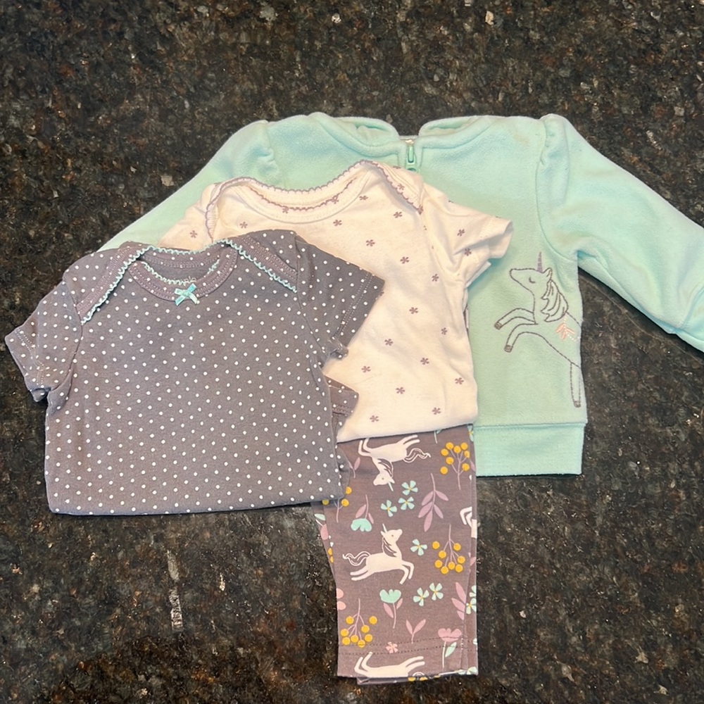 Simple Joy by Carter’s Baby Girl 4-Piece Outfit